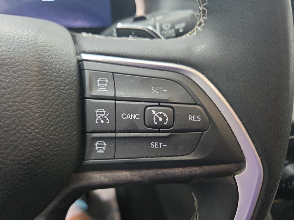 Used 2023 Jeep Grand Cherokee L Limited AWD/4WD image 36