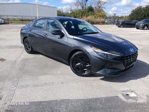 Used 2023 Hyundai Elantra SEL image 1