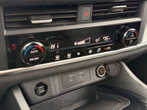 Used 2024 Nissan Rogue SV image 36