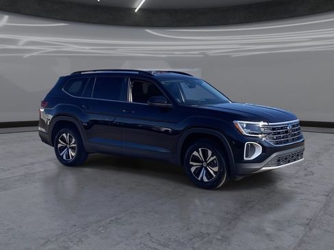 New 2026 Volkswagen Atlas SE FWD image 2