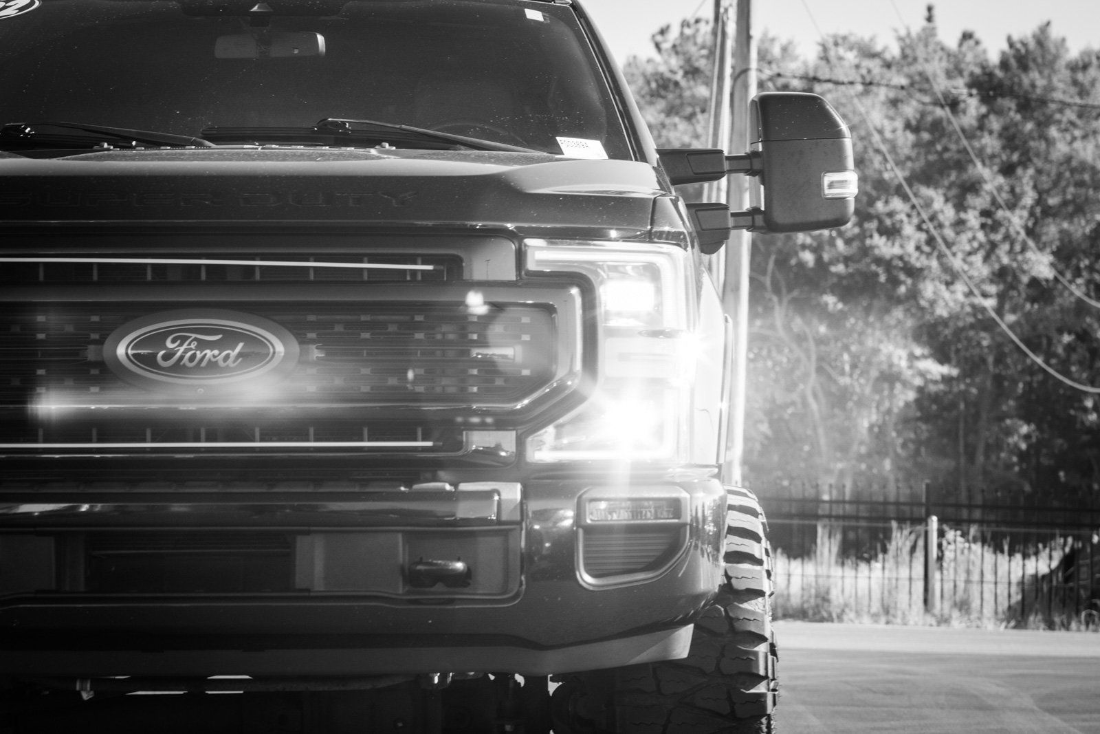 Certified 2022 Ford F250 Lariat w/ Tremor Off-Road Package AWD/4WD image 4