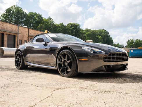 Used 2013 Aston Martin V8 Vantage Roadster RWD image 12