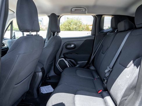 Used 2017 Jeep Renegade Latitude w/ Cold Weather Group AWD/4WD image 16