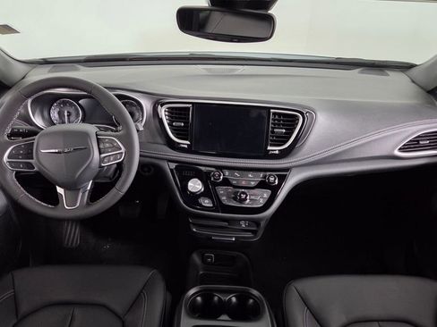 New 2026 Chrysler Pacifica Select image 42