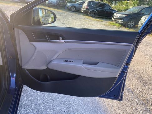 Used 2019 Hyundai Elantra SEL FWD image 12