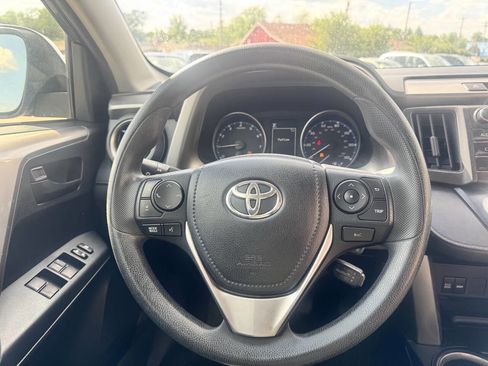 Used 2018 Toyota RAV4 LE FWD image 23