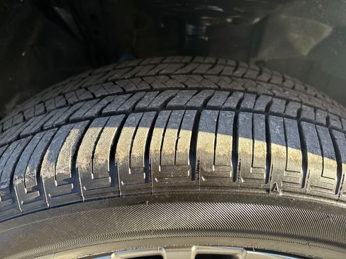 Used 2024 Toyota Venza XLE image 12