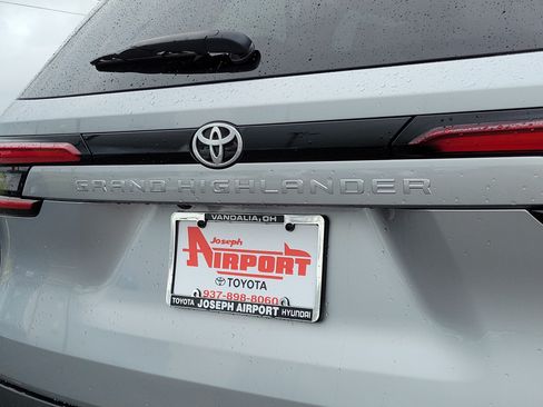 Used 2025 Toyota Grand Highlander FWD image 6