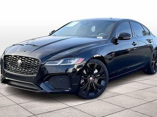 Used 2022 Jaguar XF SE video 1