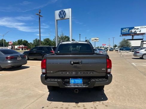 Used 2022 Toyota Tacoma SR5 w/ Technology Package RWD image 6