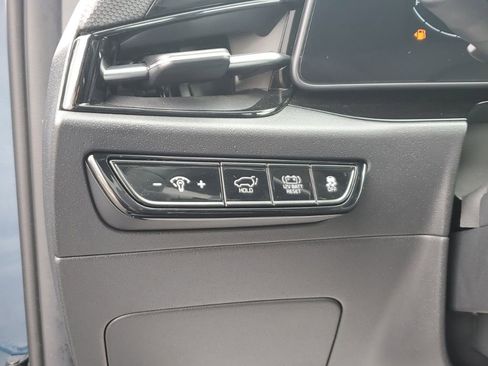 Used 2023 Kia Niro SX Touring image 17