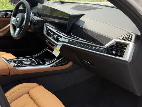 Used 2026 BMW X7 xDrive40i w/ M Sport Package image 29