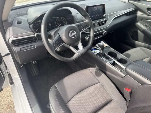 Used 2025 Nissan Altima 2.5 SV FWD image 29
