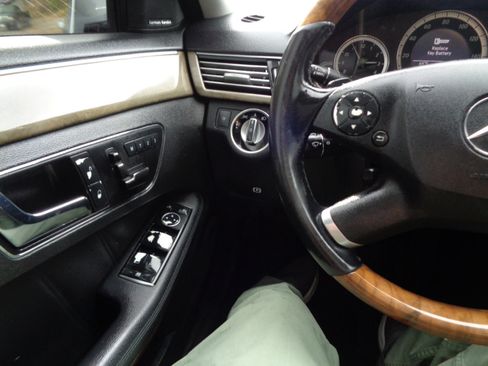 Used 2011 Mercedes-Benz E 350 4MATIC Sedan image 22
