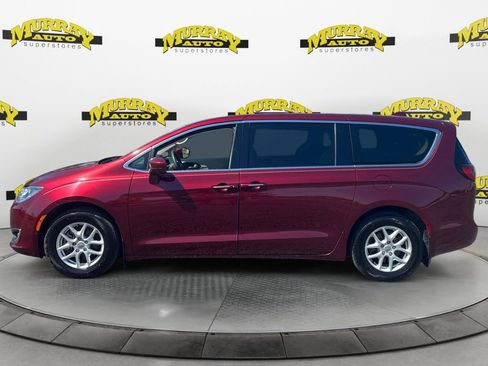Used 2020 Chrysler Pacifica Touring w/ Advanced Safetytec Group FWD image 2