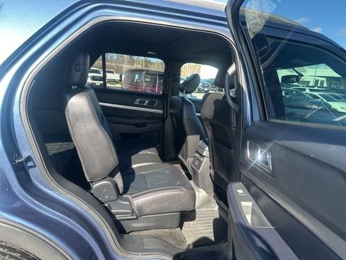 Used 2018 Ford Explorer XLT w/ Equipment Group 202A image 14