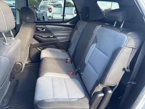 Used 2018 Chevrolet Traverse LT w/ LPO, Black Accent Package AWD/4WD image 16