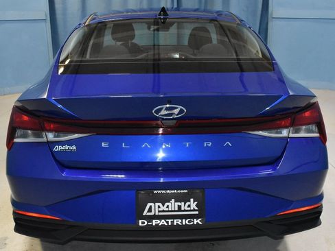 Used 2021 Hyundai Elantra SE w/ Cargo Package FWD image 27