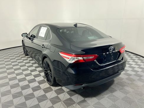 Used 2019 Toyota Camry LE image 5