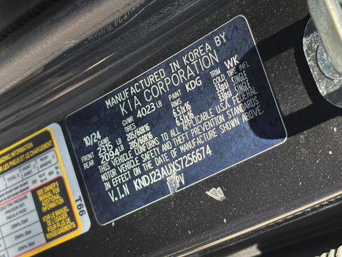 Used 2025 Kia Soul LX w/ LX Technology Package FWD image 27