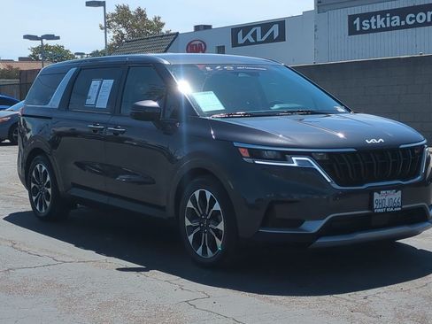 Certified 2024 Kia Carnival EX FWD image 3