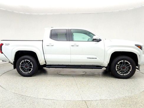 Used 2024 Toyota Tacoma TRD Sport w/ TRD Sport Upgrade Package AWD/4WD image 4