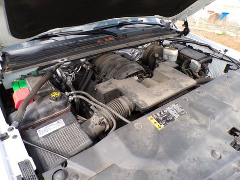 Used 2018 Chevrolet Suburban LT image 11