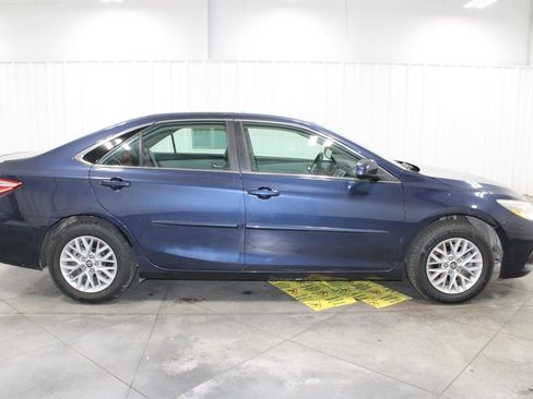 Used 2017 Toyota Camry LE image 11