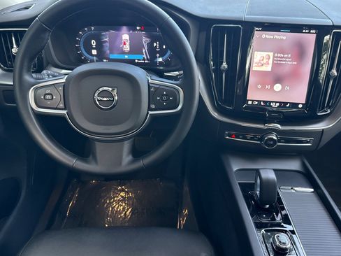 Used 2025 Volvo XC60 B5 Core image 17