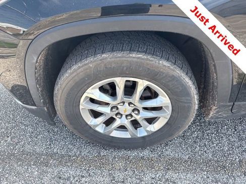 Used 2018 Chevrolet Traverse LT FWD image 14