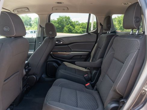 Used 2017 GMC Acadia SLE w/ Driver Alert Package I FWD image 18