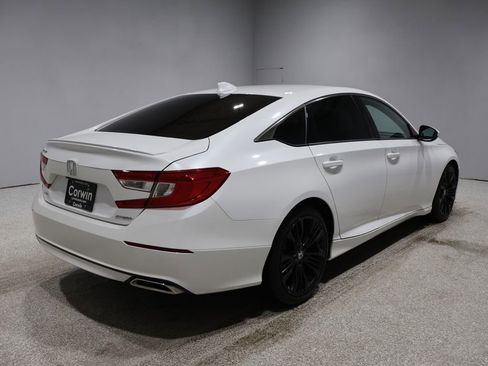 Used 2018 Honda Accord Sport image 2