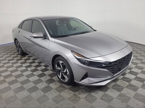 Used 2023 Hyundai Elantra SEL w/ Convenience Package FWD image 13