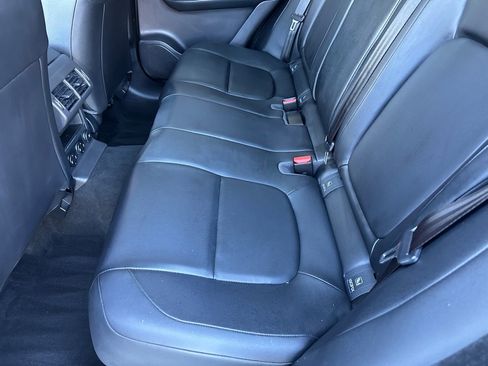 Used 2019 Jaguar F-PACE Premium image 16