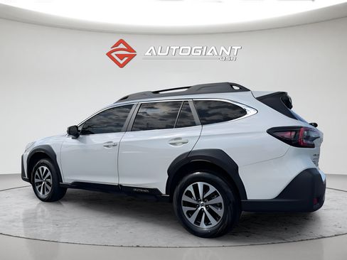 Used 2024 Subaru Outback Premium AWD/4WD image 4