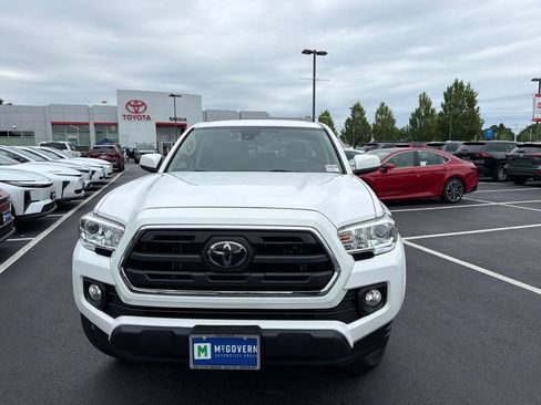 Certified 2019 Toyota Tacoma SR5 AWD/4WD image 2
