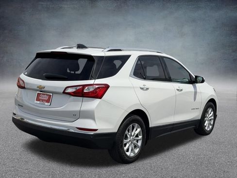 Used 2018 Chevrolet Equinox LT w/ Sun & Infotainment Package FWD image 3