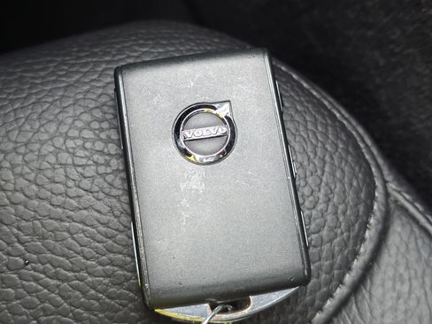 Used 2018 Volvo XC60 T6 Momentum w/ Advanced Package image 27