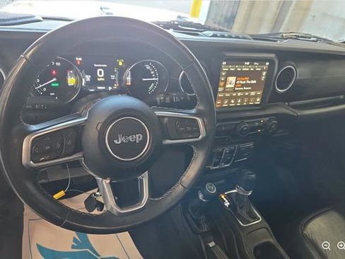 Used 2022 Jeep Wrangler Unlimited Sahara AWD/4WD image 11