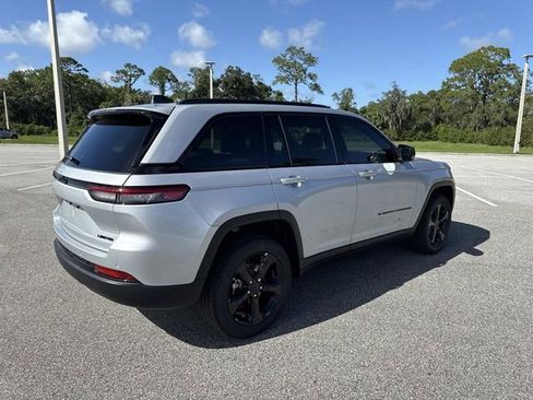 New 2025 Jeep Grand Cherokee Limited w/ Black Appearance Package image 3