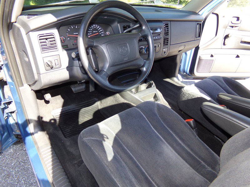 Used 2004 Dodge Dakota 4x4 Regular Cab w/ Tire & Handling Group image 19