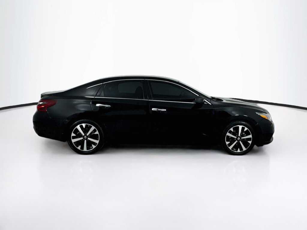 Used 2018 Nissan Altima 2.5 SR w/ Interior Lighting Package FWD image 9