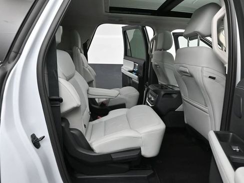 Certified 2025 Ford Expedition Max Platinum w/ Driver's Package AWD/4WD image 25