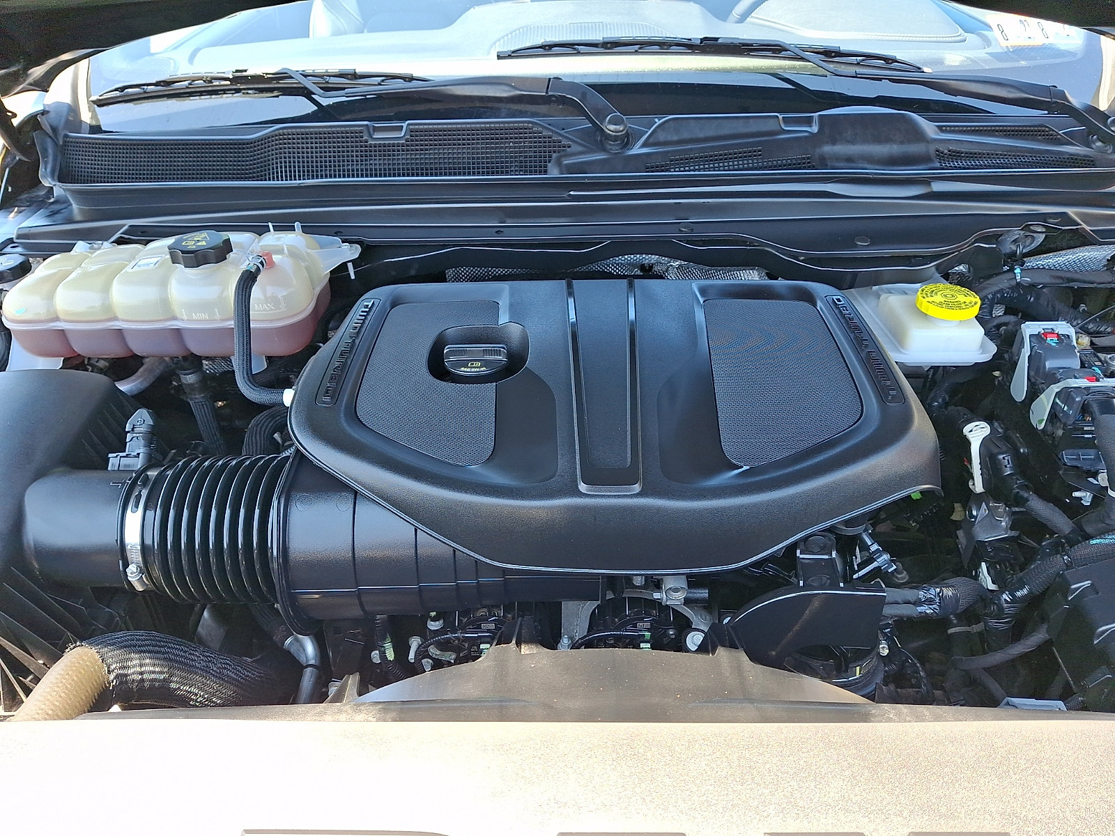 Used 2025 RAM 1500 Laramie AWD/4WD image 27
