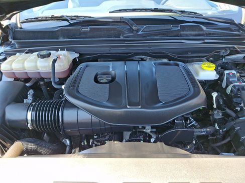 Used 2025 RAM 1500 Laramie AWD/4WD image 27