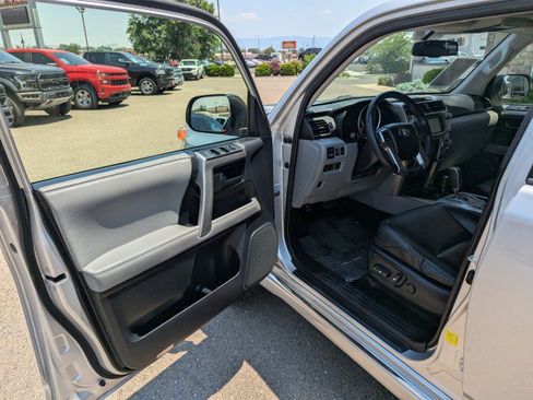 Used 2012 Toyota 4Runner SR5 w/ Premium Pkg w/3rd Row Seat AWD/4WD image 8