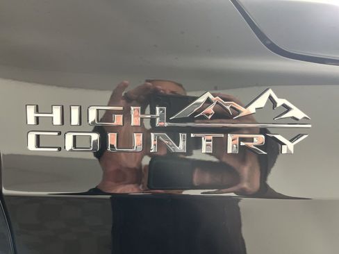 New 2026 Chevrolet Suburban High Country AWD/4WD image 12