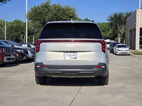 Used 2025 Kia Carnival SX FWD image 7