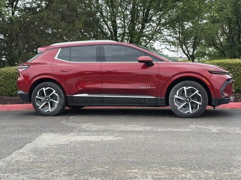 Used 2025 Chevrolet Equinox EV LT w/ Convenience Package image 2