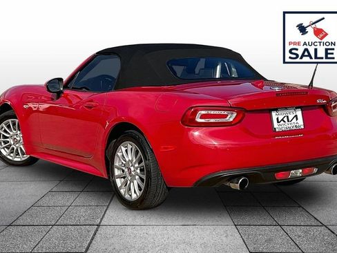 Used 2018 FIAT 124 Spider Classica w/ Technology & Siriusxm Group RWD image 12